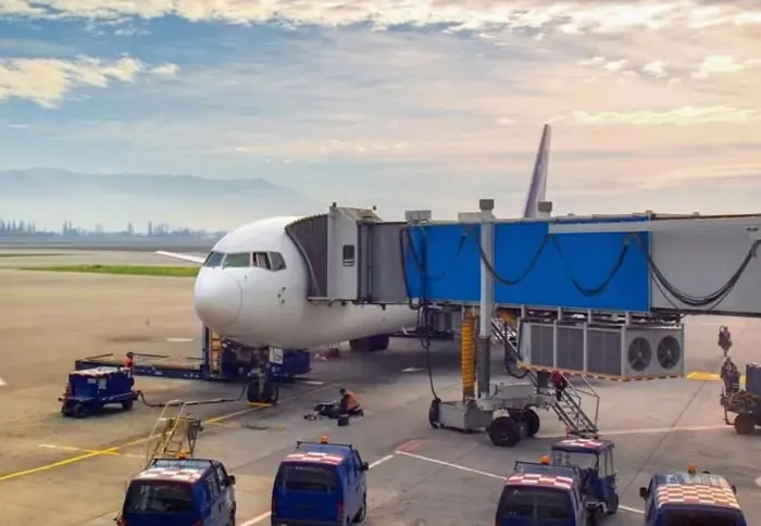Avión de carga en el Aeropuerto de Santiago
